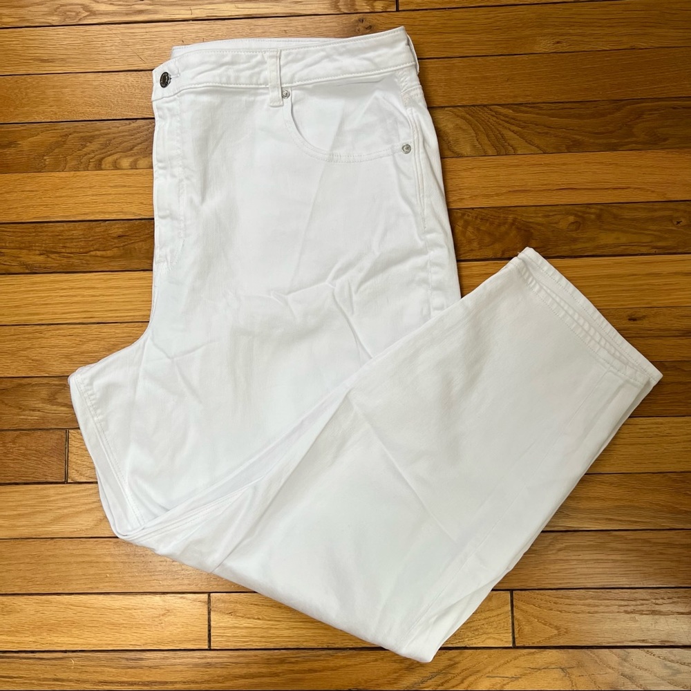 American Eagle White stretch Mom Jeans